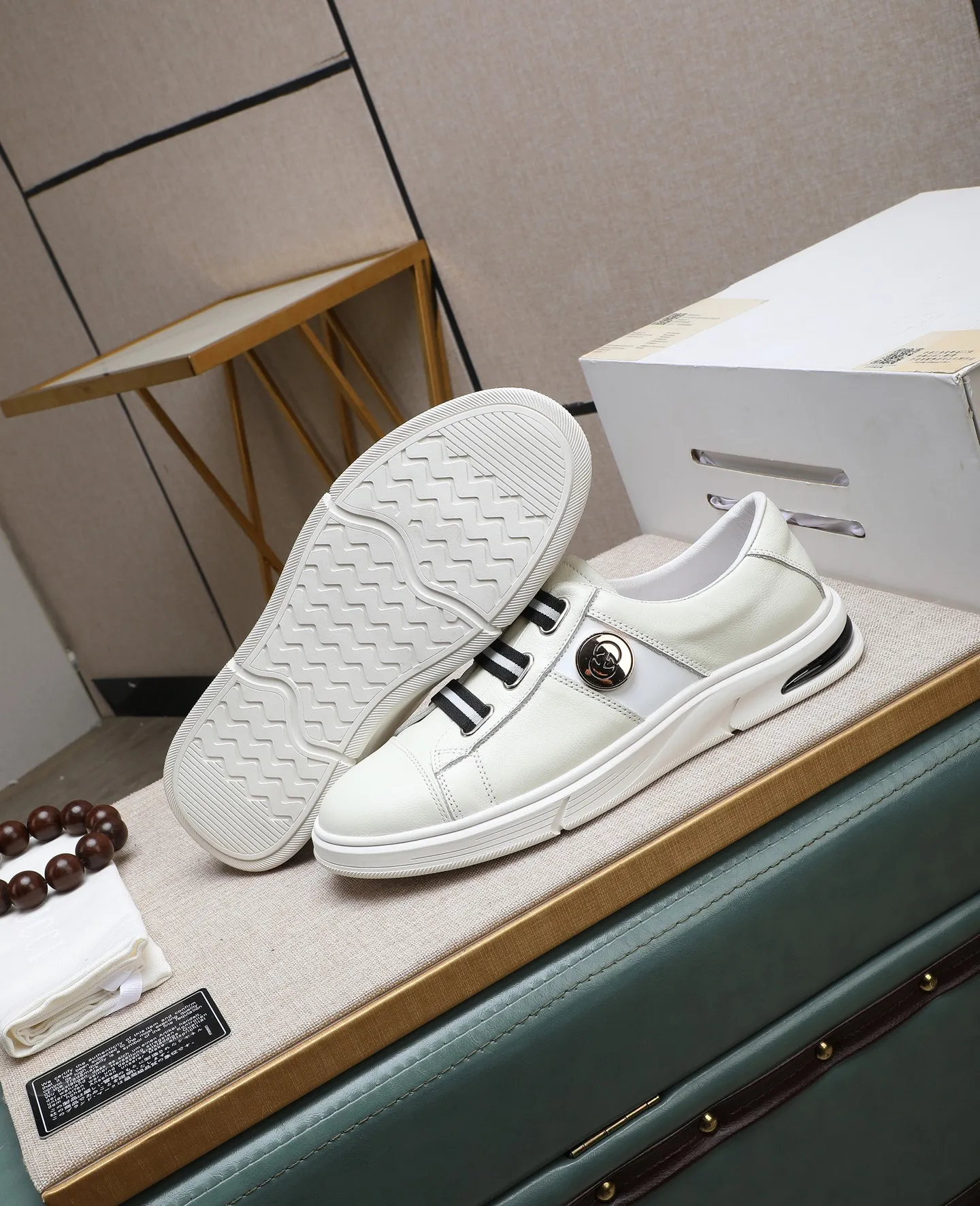 Men's shoes 💰460 GUCCI🔍🔍The latest models are on sale at the same time at the counter. Original calfskin imported from Italy, genuine leather lining, (high-end, extravagant, and classy) with exquisite workmanship. Soles: Original soles specially provided by the original factory. ⚠Exclusive double-layer movable molded soles are super comfortable⚠. Photos of the real thing🎬The real thing is even better🔍🔍"High quality·Follow the order" Code number 38-44